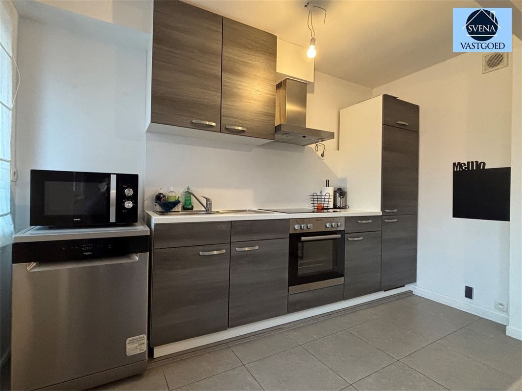 VOLLEDIG GERENOVEERDE WONING MET 3 SLAAPKAMERS EN TERRAS foto 4