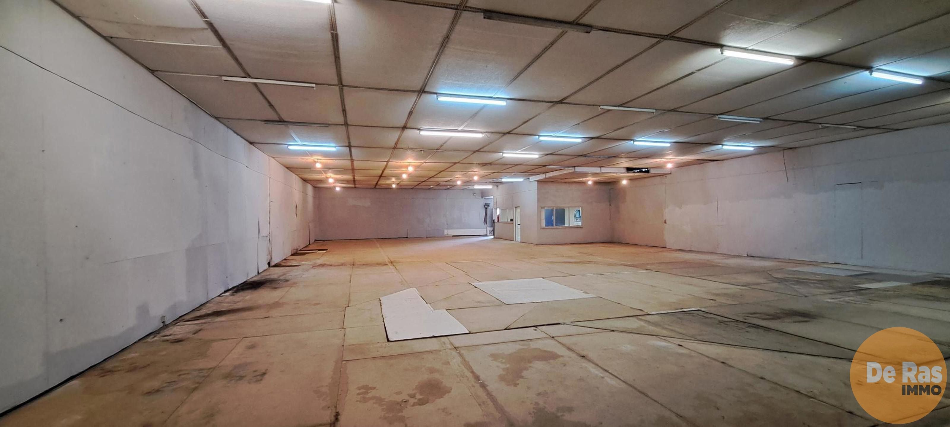 NINOVE - Magazijn 500m² met brede inrijpoort foto 3