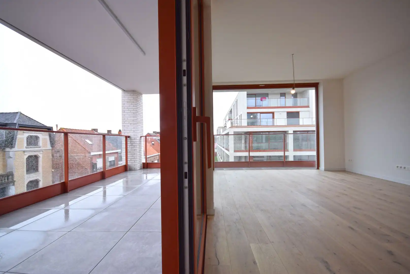 INSTAPKLAAR EEN SLAAPKAMER APPARTEMENT MET PARKEERPLAATS EN BERGING foto 6