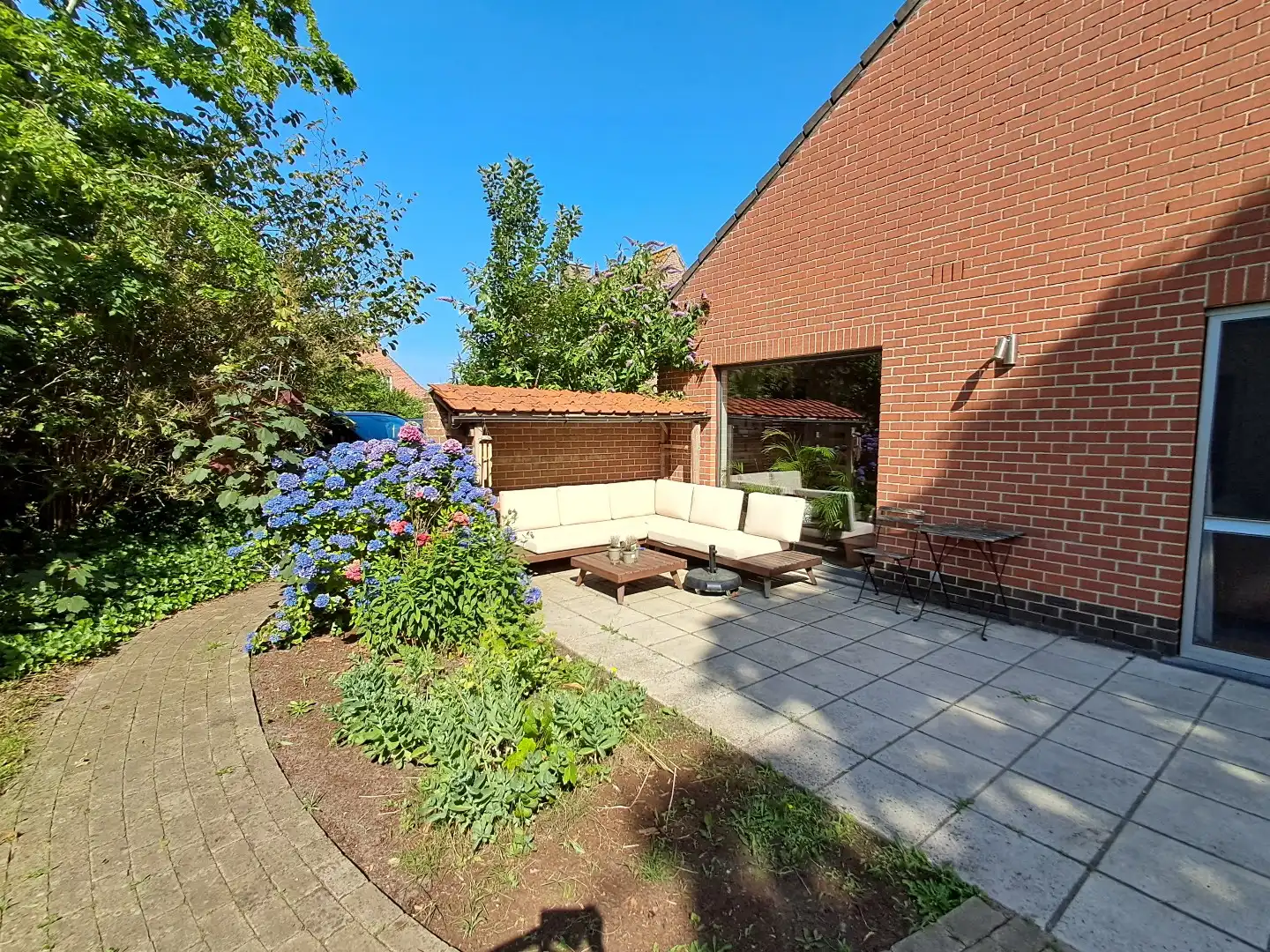 Ruime alleenstaande woning in een rustige wijk te Sijsele. foto 15