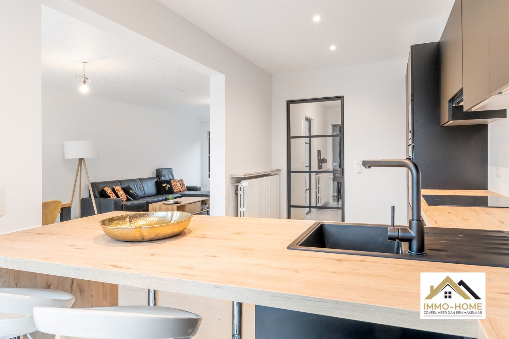 Zeer ruime woning met prachtig open zicht op agrarisch gebied foto 21