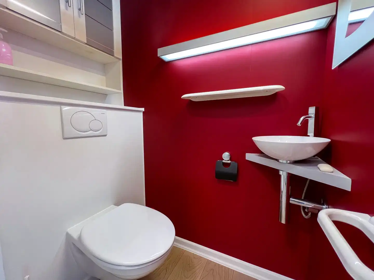 Modern en functioneel ingerichte studio, zonnig gelegen op de Lippenslaan in het winkelcentrum van Knokke. foto 11