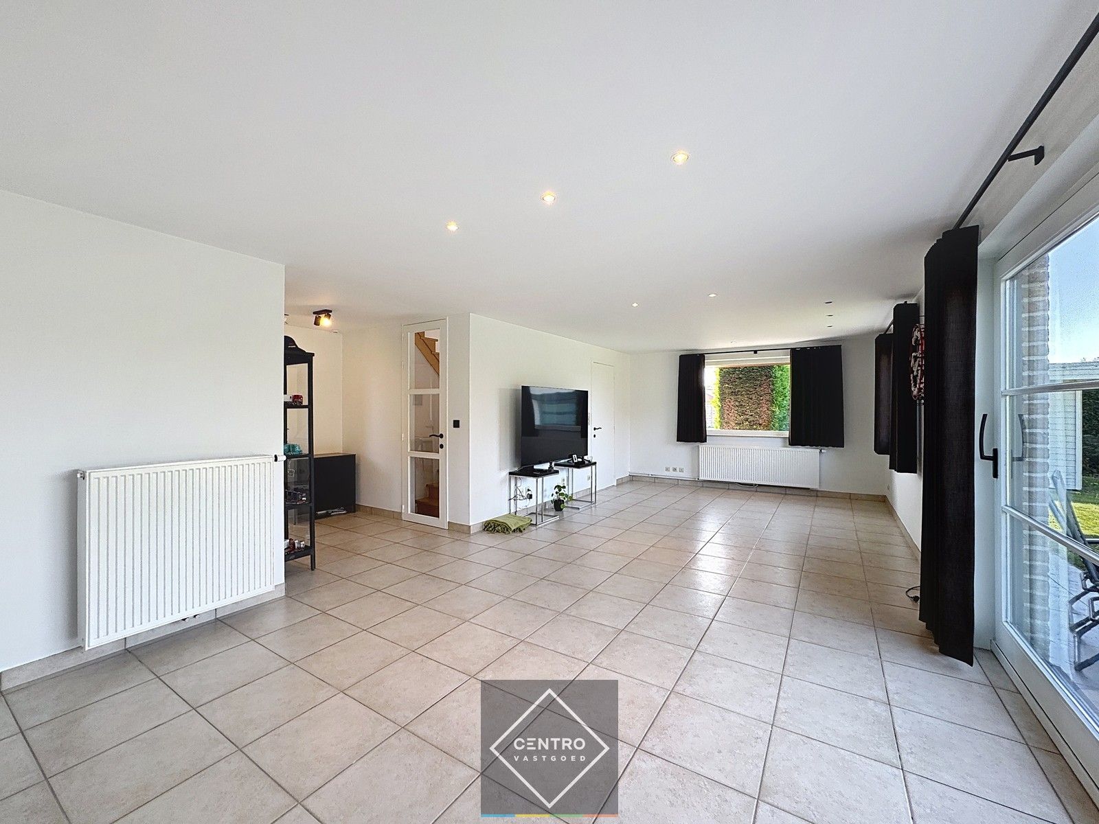Instapklare lichtrijke VILLA met 3 slpks, garage en leuke tuin! foto 6