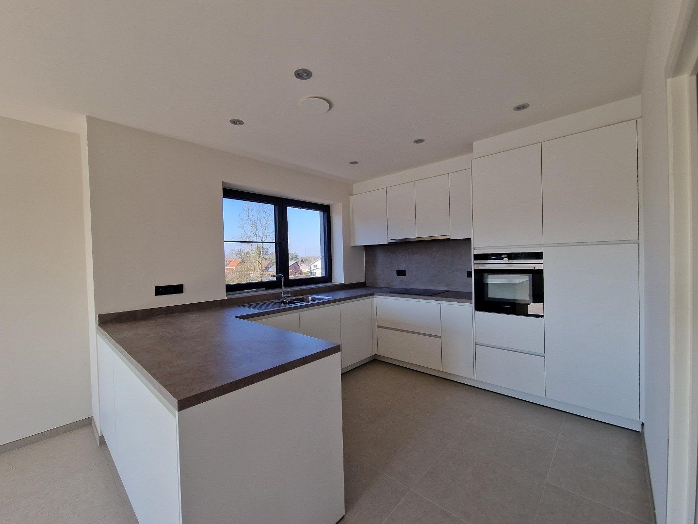 Zeer energiezuinig, lichtrijk en splinternieuw app met 2 slpks. foto 4