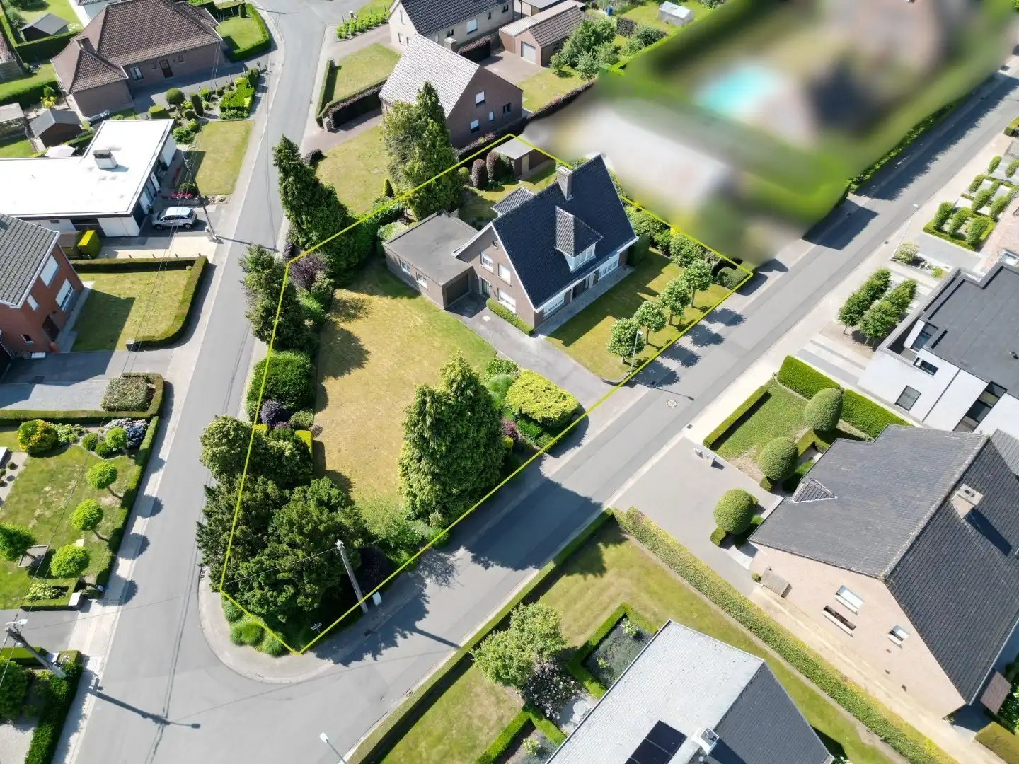 Karaktervolle woning op 1.246 m2 met gelijkvloerse slaapkamer/speelkamer foto 2