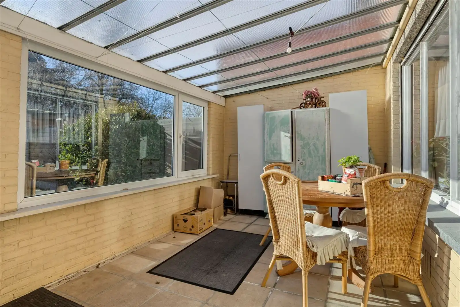 Woning in rusige woonwijk met aparte garage foto 33