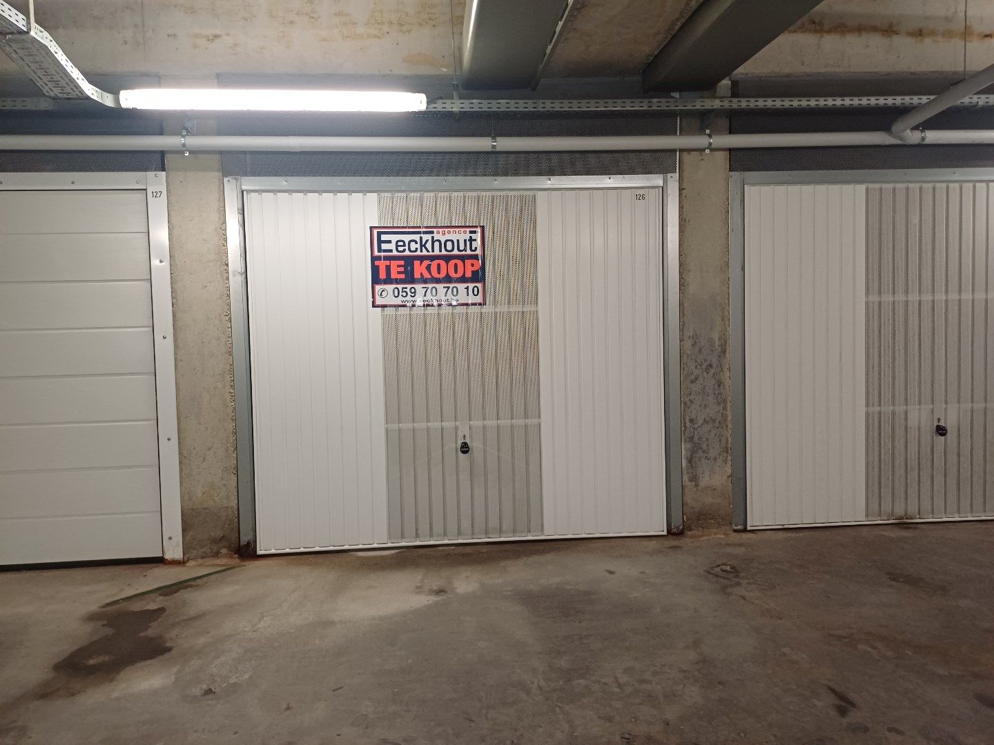 Diepe garagebox in de recente residentie 'South View'. foto 2