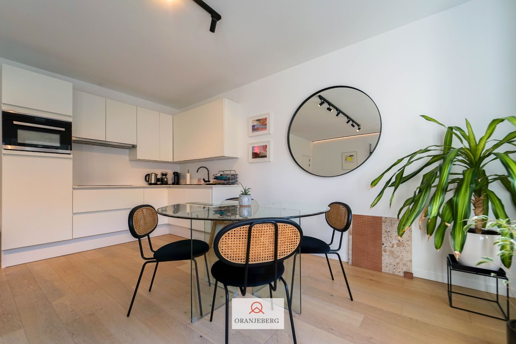 Lichtrijk en gerenoveerd 2 slpk appartement met terras foto {{pictureIndex}}