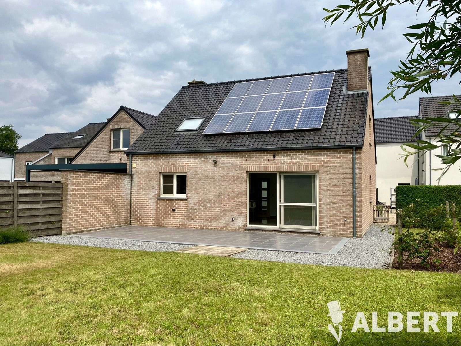Energiezuinige half open woning in rustige omgeving foto {{pictureIndex}}