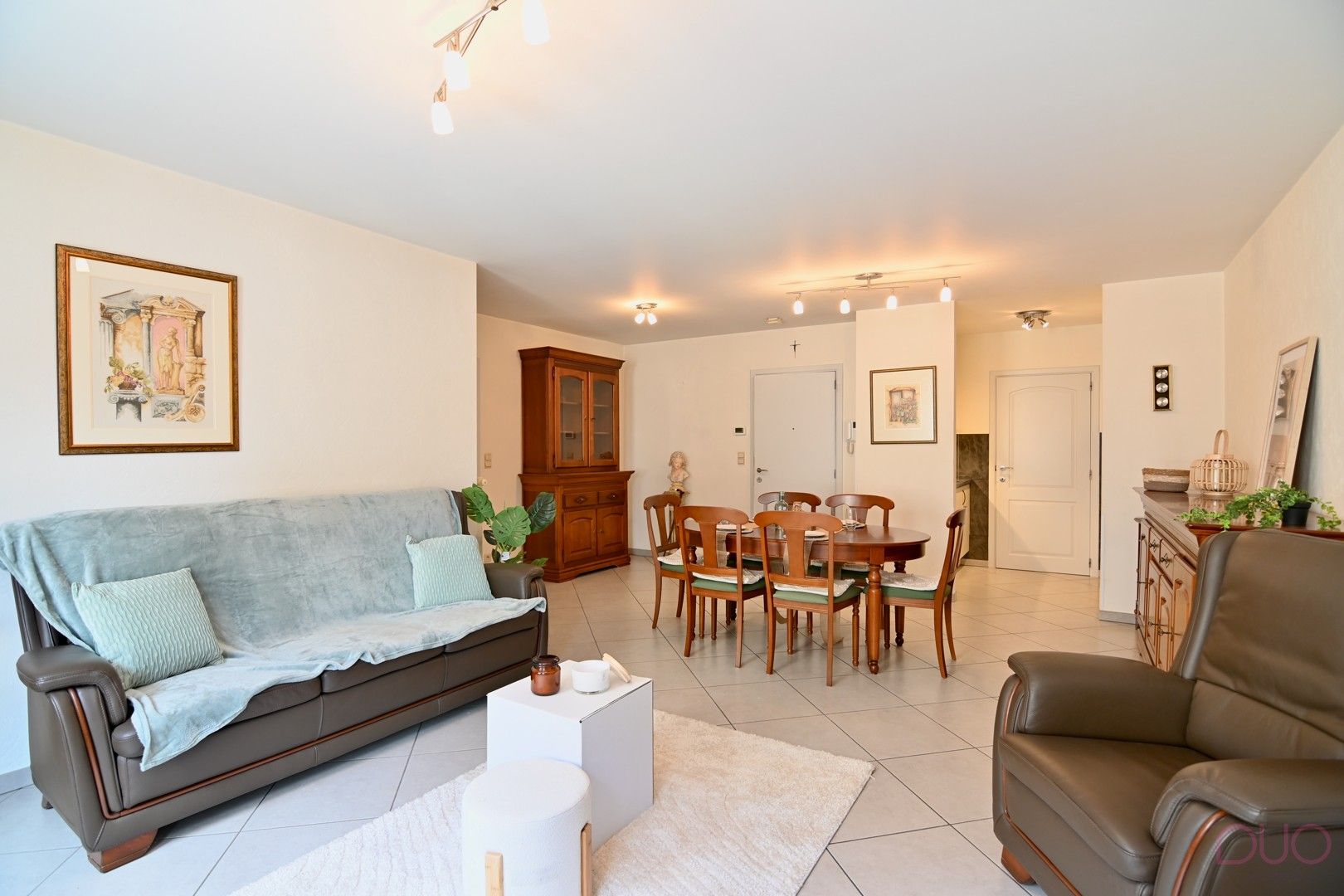 Instapklaar appartement met 2 slaapkamers en autostaanplaats in het stadscentrum van Tongeren-Borgloon (toplocatie inclusief meubels)! foto 3