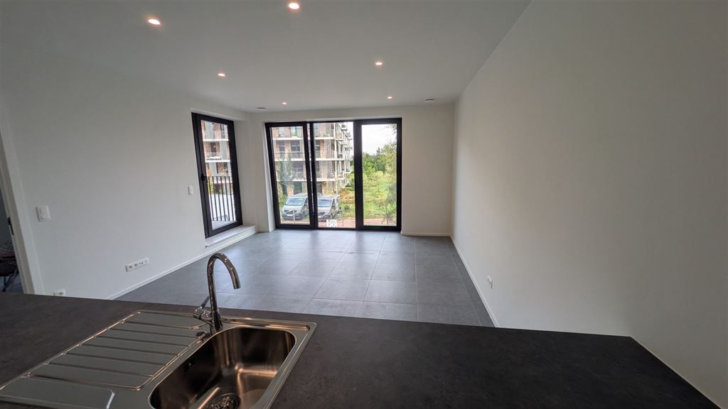 Nieuwbouw appartement met 1 slaapkamer en laadpaal voor de wagen foto {{pictureIndex}}