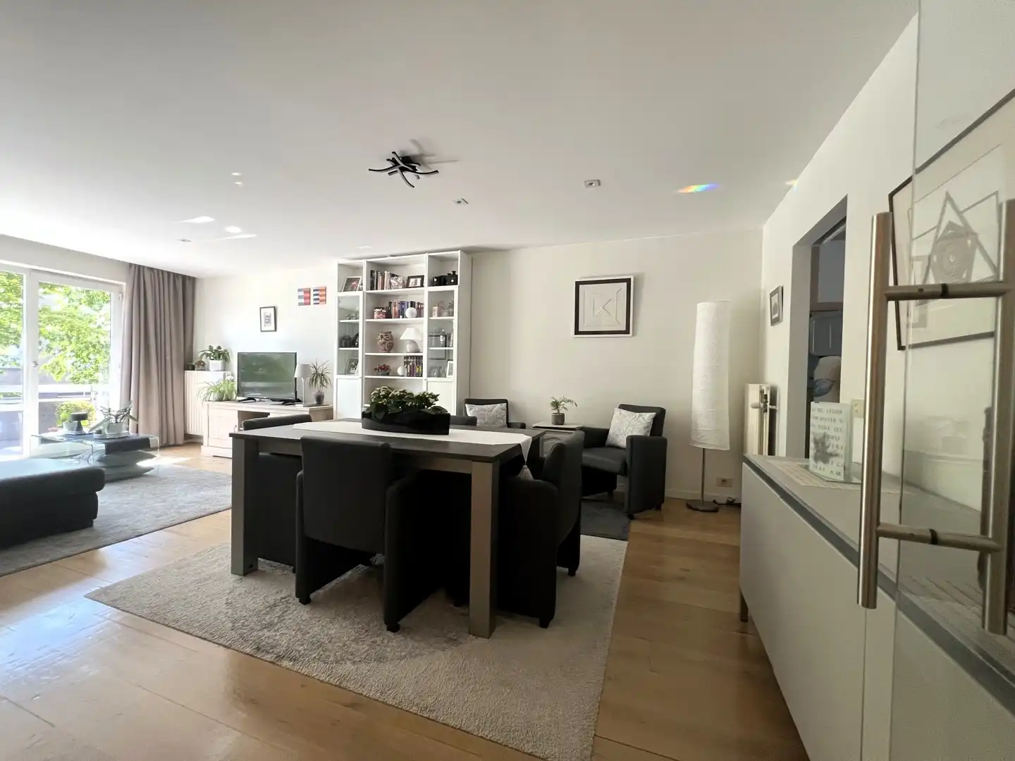 Instapklaar appartement incl. private autostaanplaats met centrale ligging foto {{pictureIndex}}