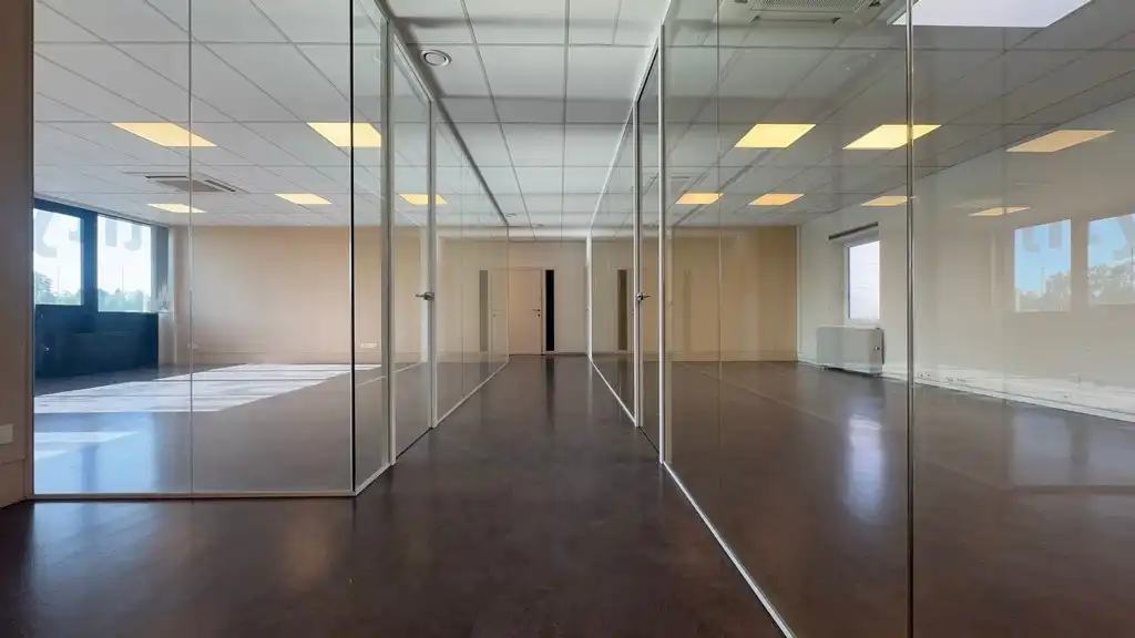 Ingedeelde kantoorruimte te huur met visibiliteit langs E17 in Gent foto 14