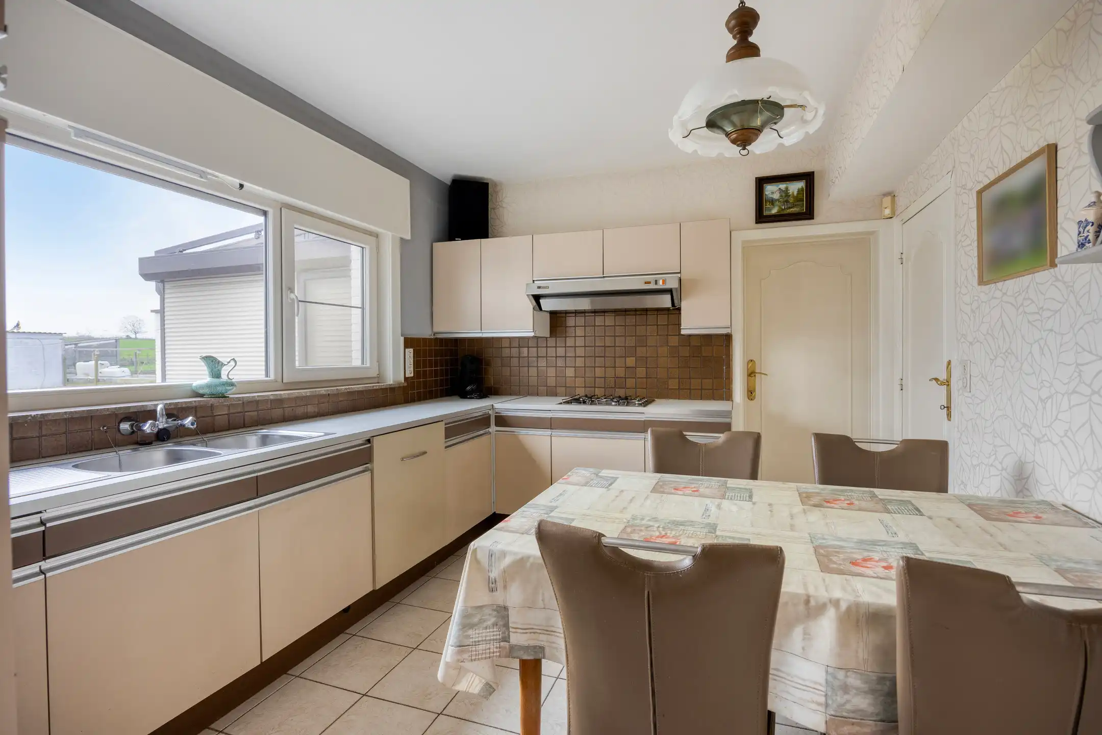 Ruime woonst met praktijkruimte op een perceel van 24 are foto 9