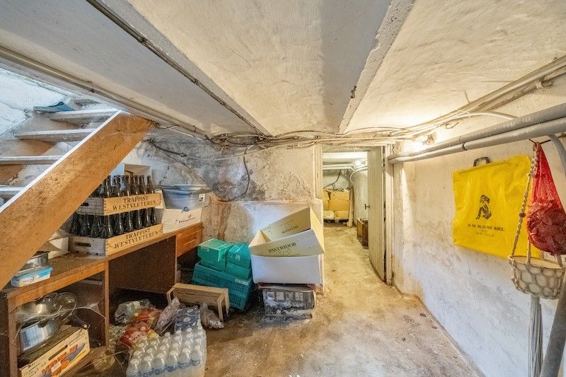 Statige renovatiewoning in charmante laan foto 14