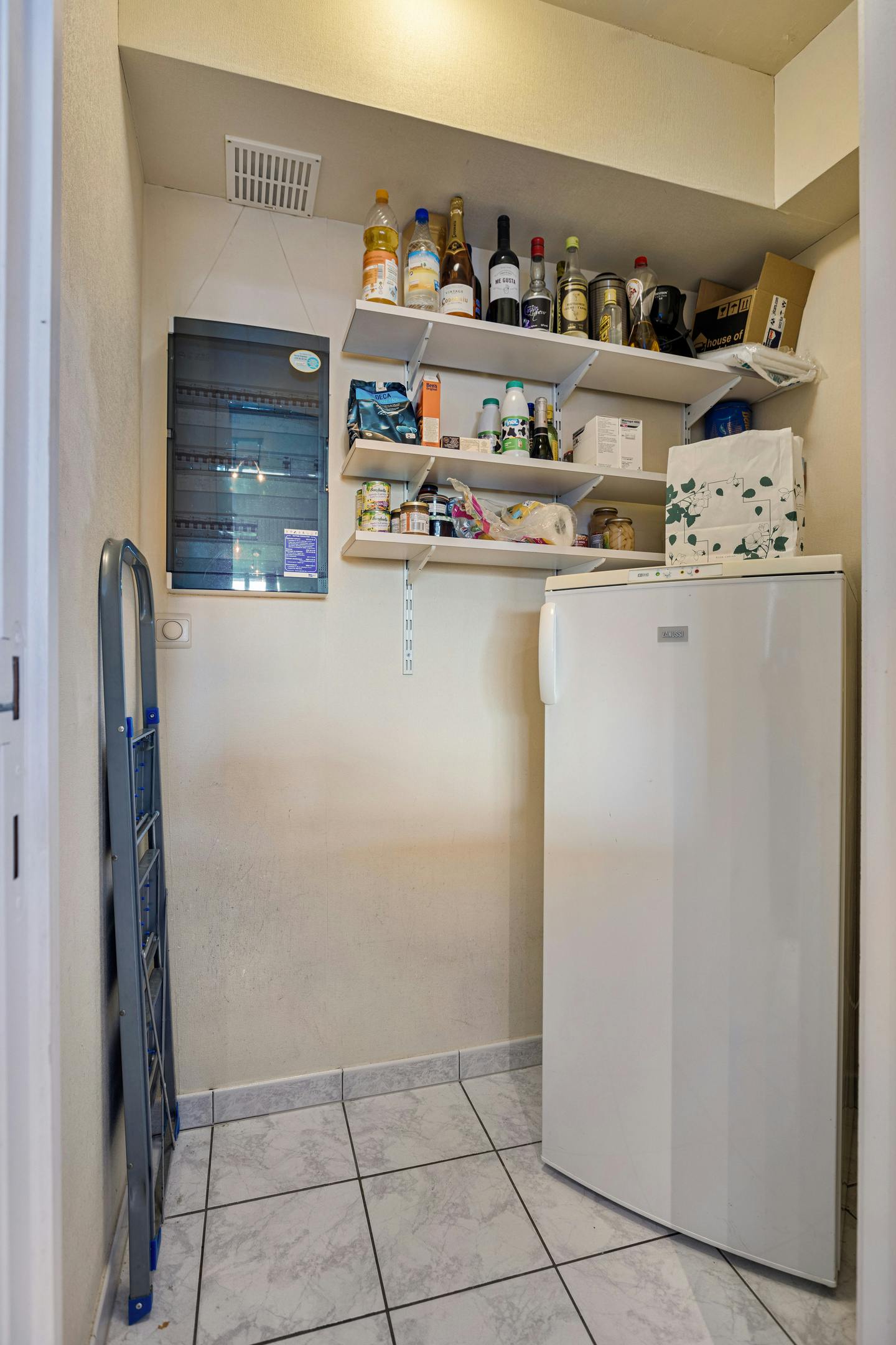 Verhuurd 2 kamerappartement te koop in de Veurnestraat in Poperinge foto 17