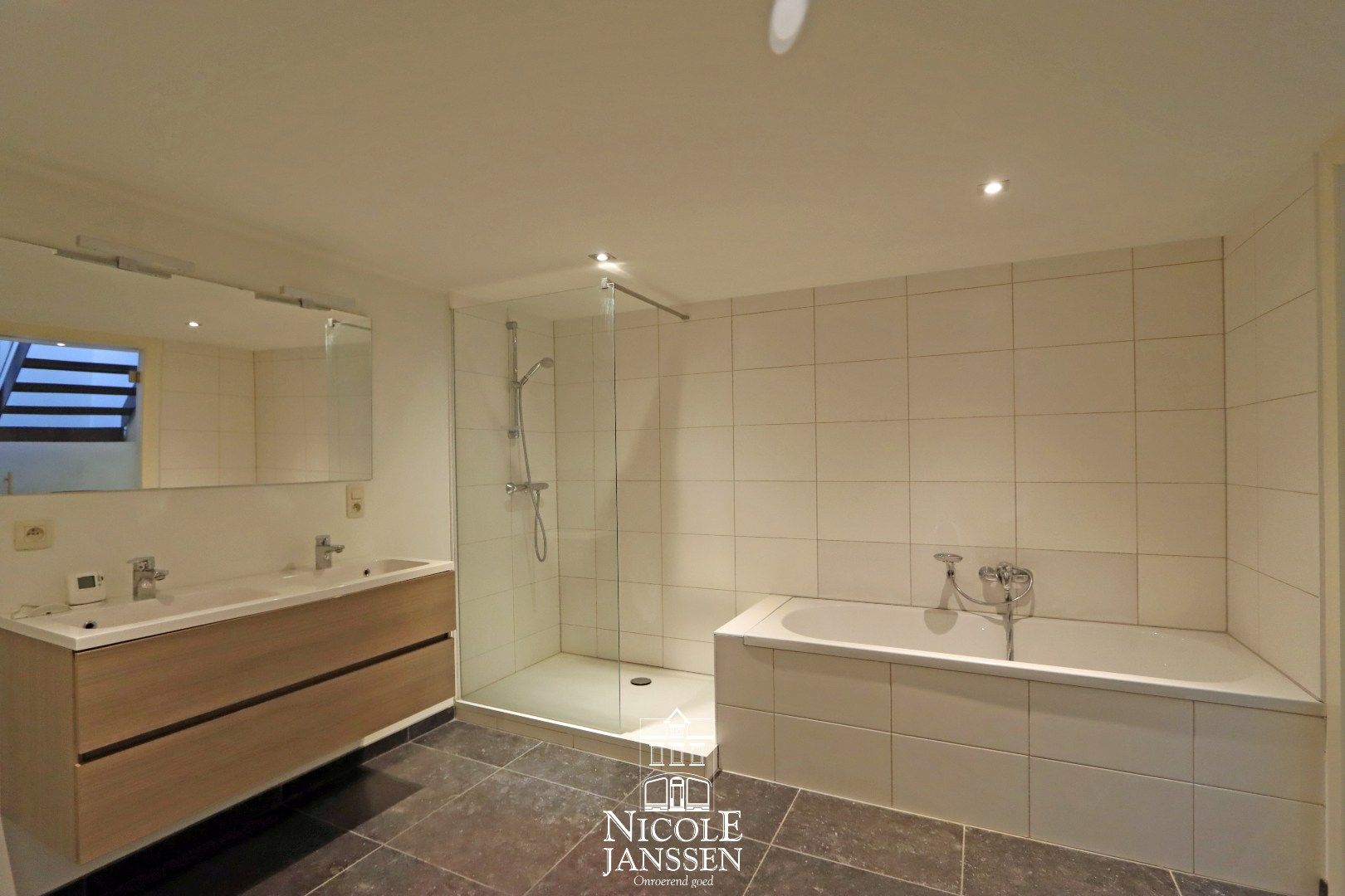 Nieuwbouwwoning met tuintje foto 9