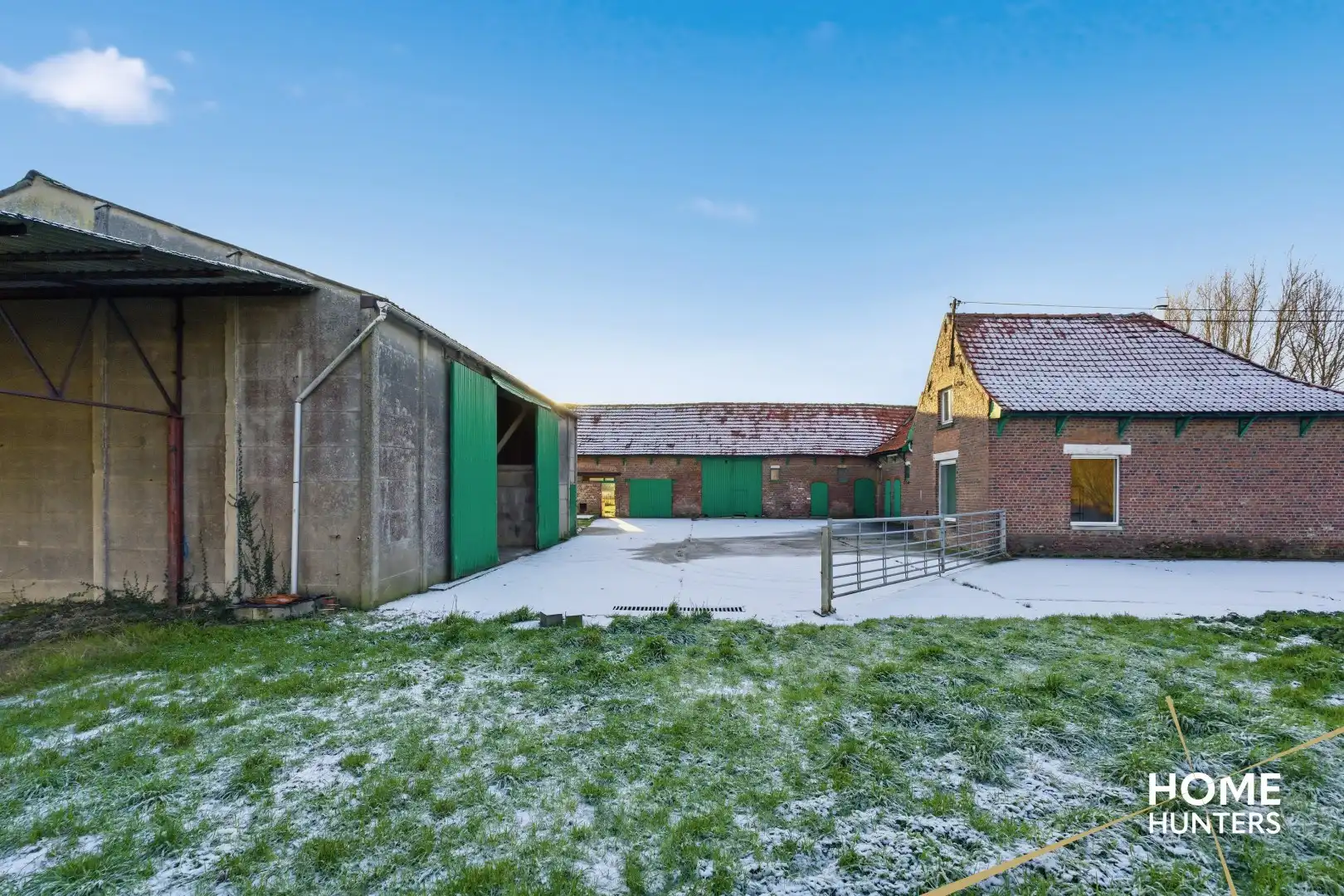 Unieke te renoveren hoeve op 14.188 m² met adembenemend zicht op de Kemmelberg foto 2