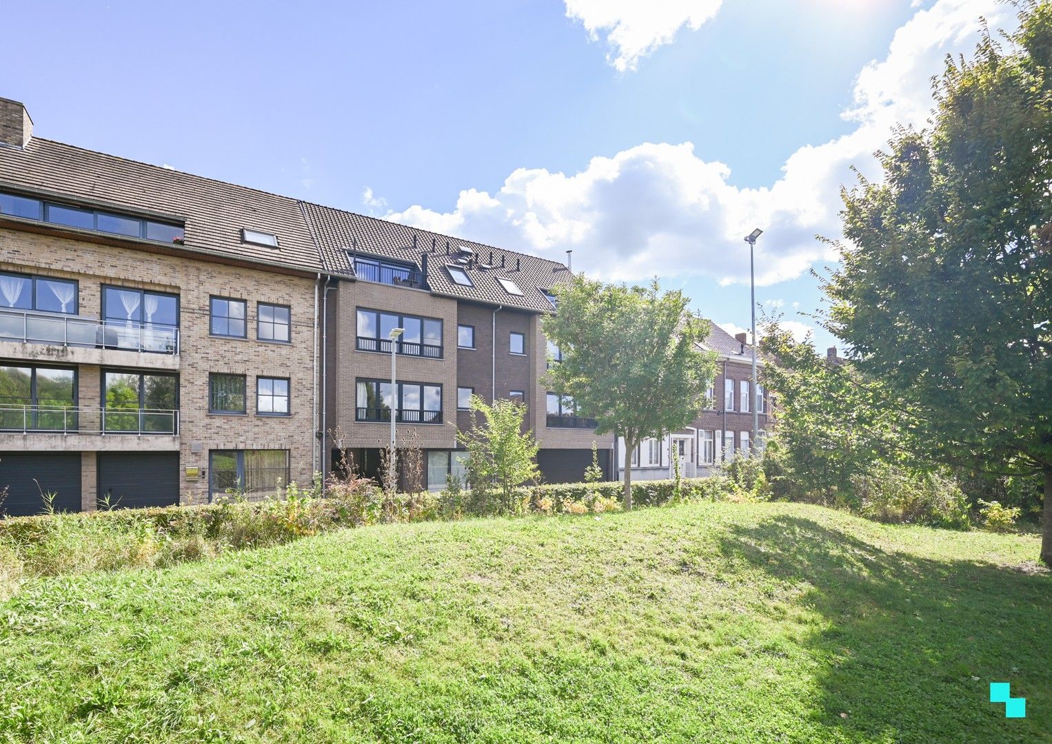 Ideale opbrengsteigendom te hartje Izegem foto {{pictureIndex}}