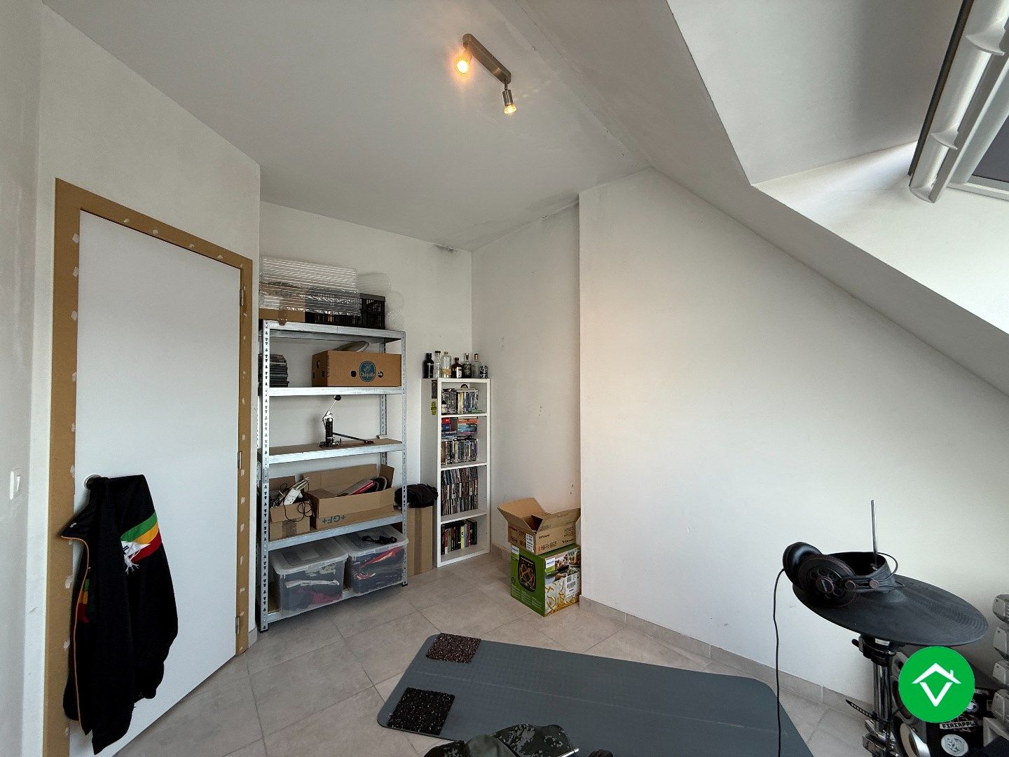 Prachtig dakappartement met twee slaapkamers, garage en twee terrassen met fenomenaal uitzicht te Roeselare foto 18