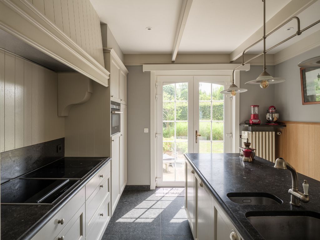 Charmante Franse villa met 3 slaapkamers op een zuidgericht perceel (1.160 m²) in een residentiële wijk te Mariakerke. foto 10