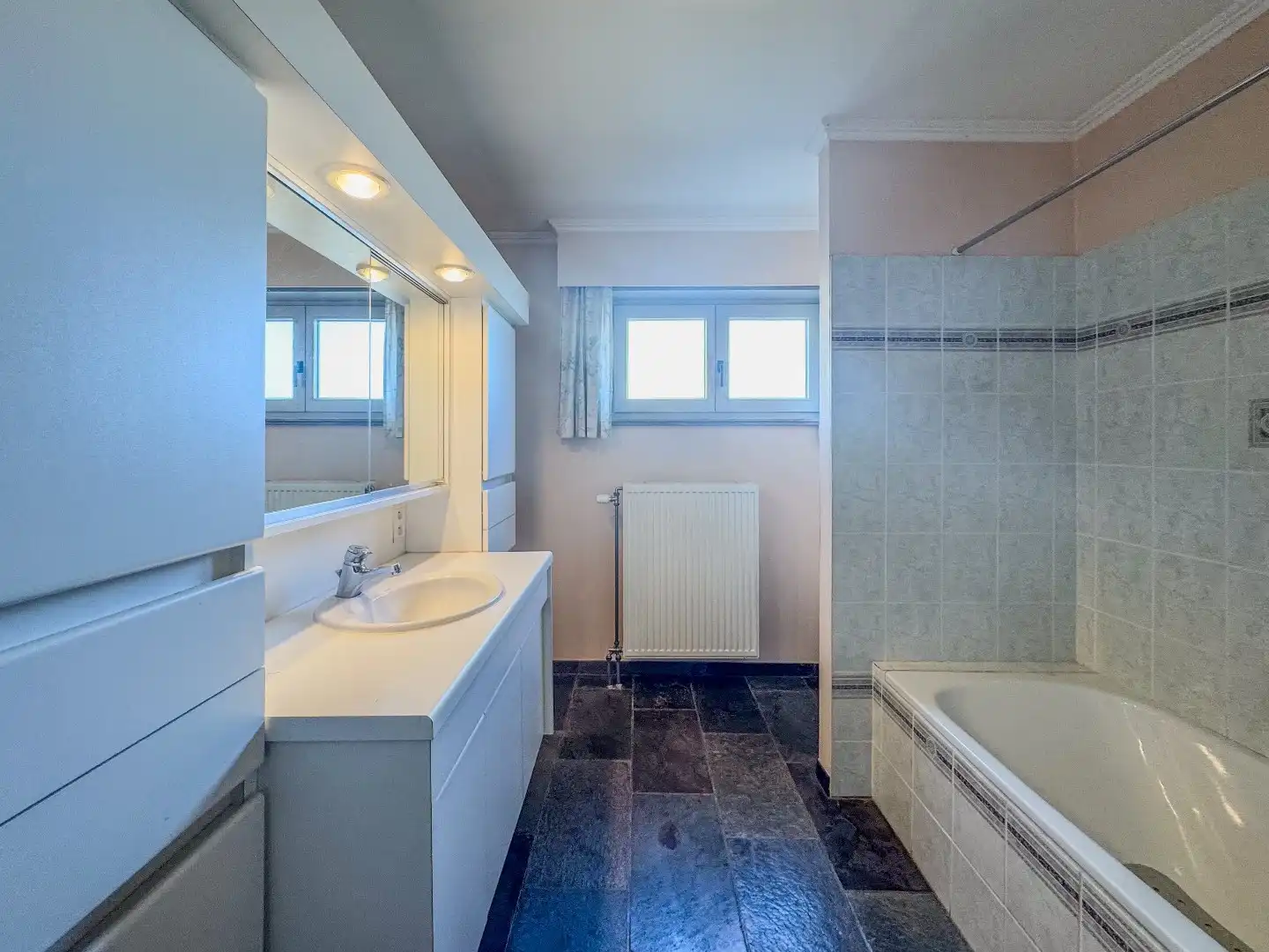 Ruime villa met 3 slaapkamers, ruime garage en tuin. foto 13