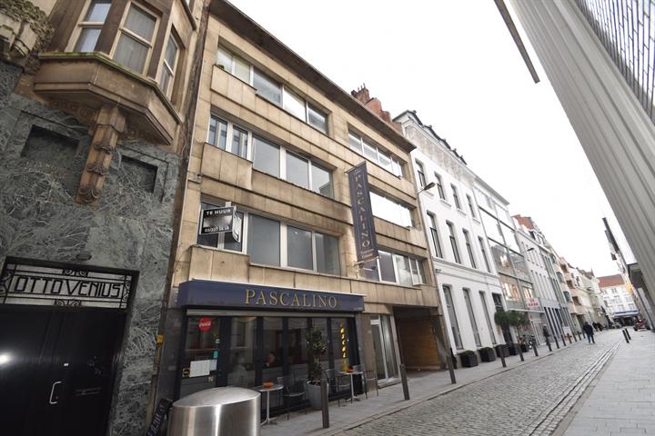 Een ruim éénslaapkamerappartement gelegen op een uitstekende locatie nabij het Centraal Station. foto 8