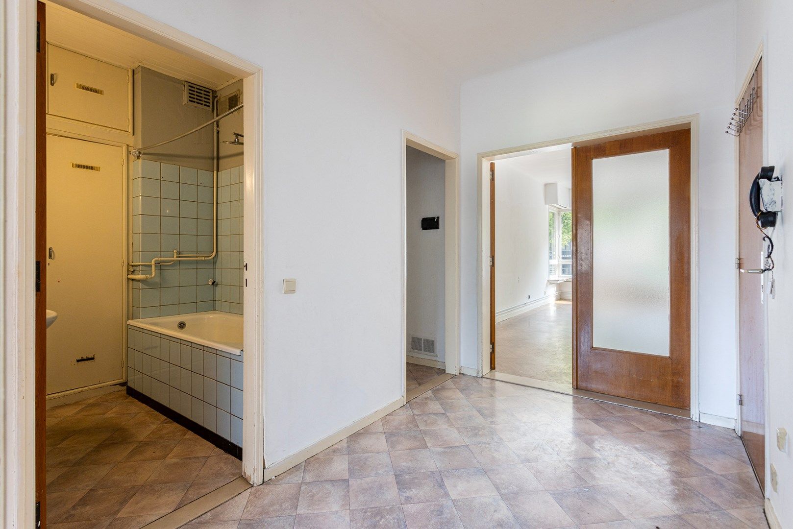 Te renoveren 2-slaapkamer appartement (107m²) met twee terrassen!  foto 8