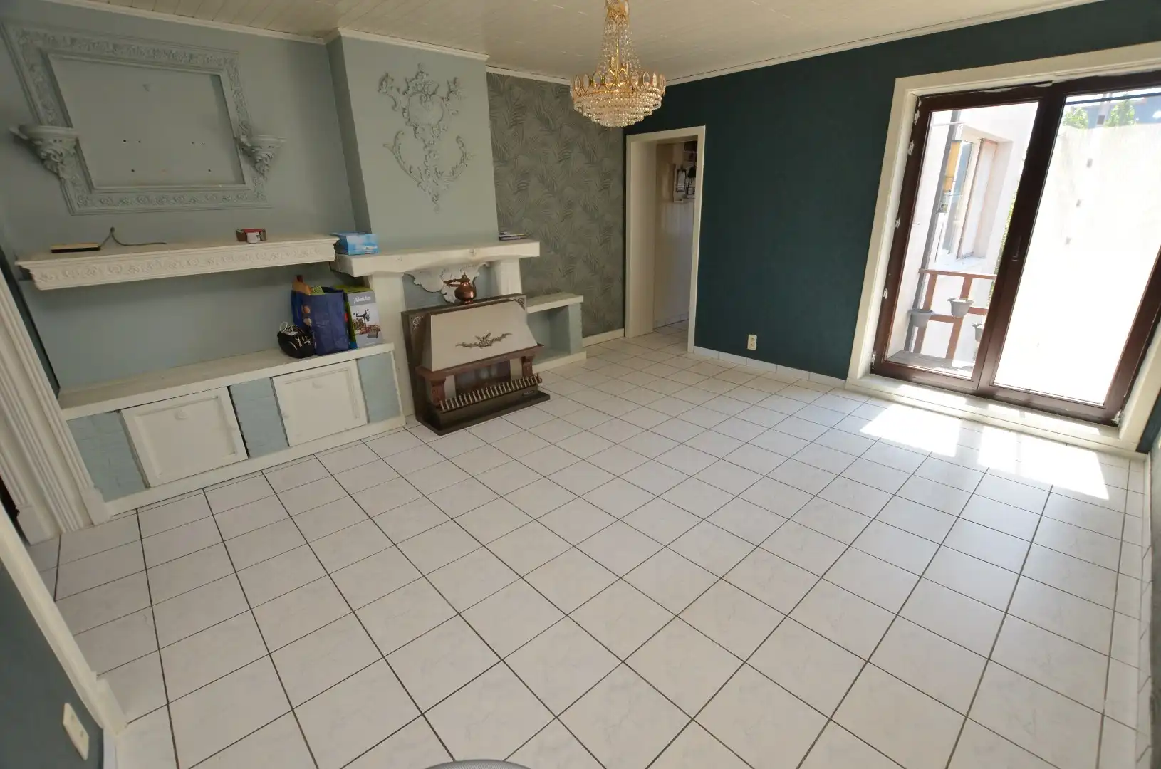 Ruim woonhuis met garage foto 3