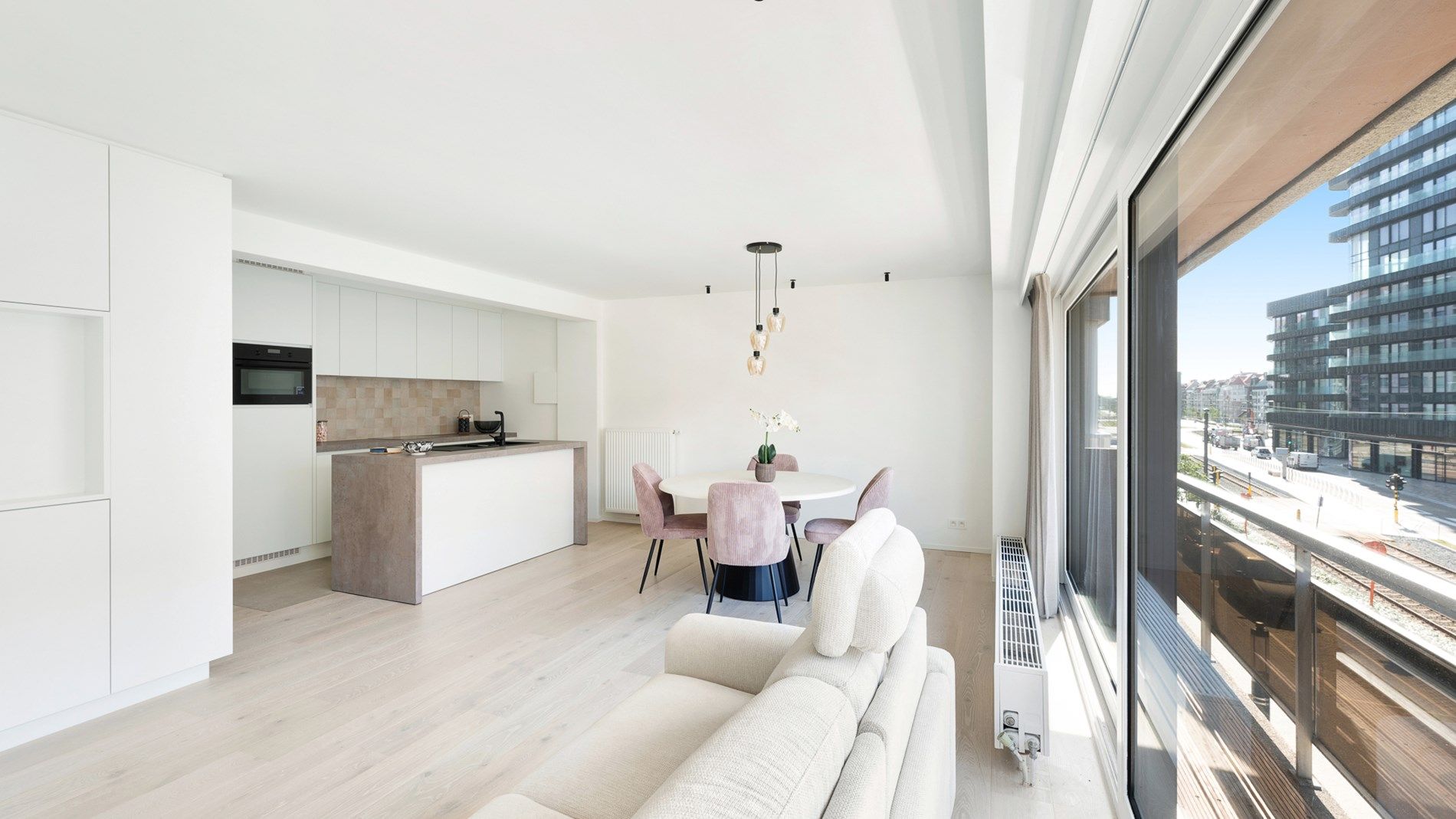 Luxueus gerenoveerd tweeslaapkamerappartement aan de vernieuwde boulevard van Heist foto 7
