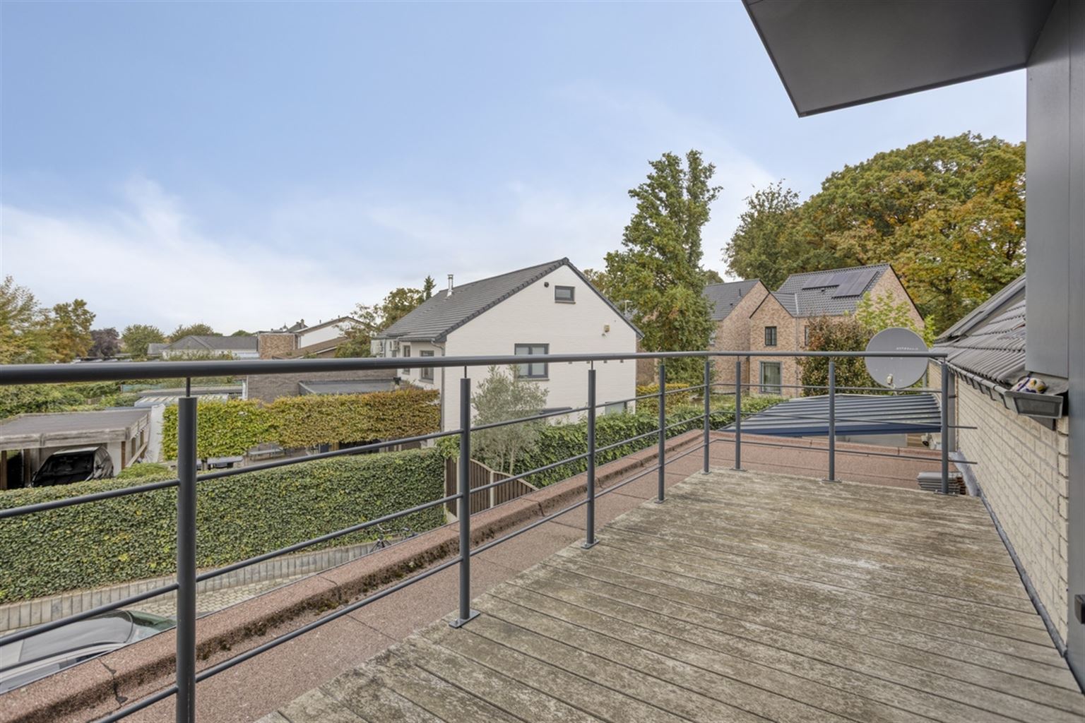 Ruim appartement met gezellig terras en staanplaats, op een toplocatie vlak bij het centrum van Maaseik en op wandelafstand van scholen en voorzieningen. foto 7