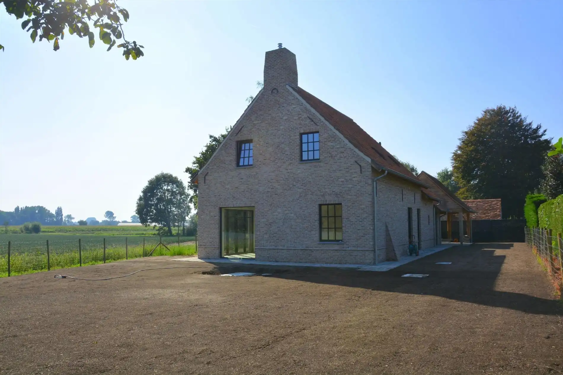Prachtige villa met ruime tuin, landelijk uitzicht en uitgebreid beveiligingssysteem foto 25