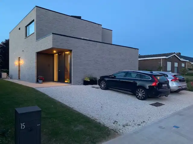 Exclusieve nieuwbouwwoning op een prachtige ligging in doodlopende straat in Zwevegem-Knokke. foto {{pictureIndex}}