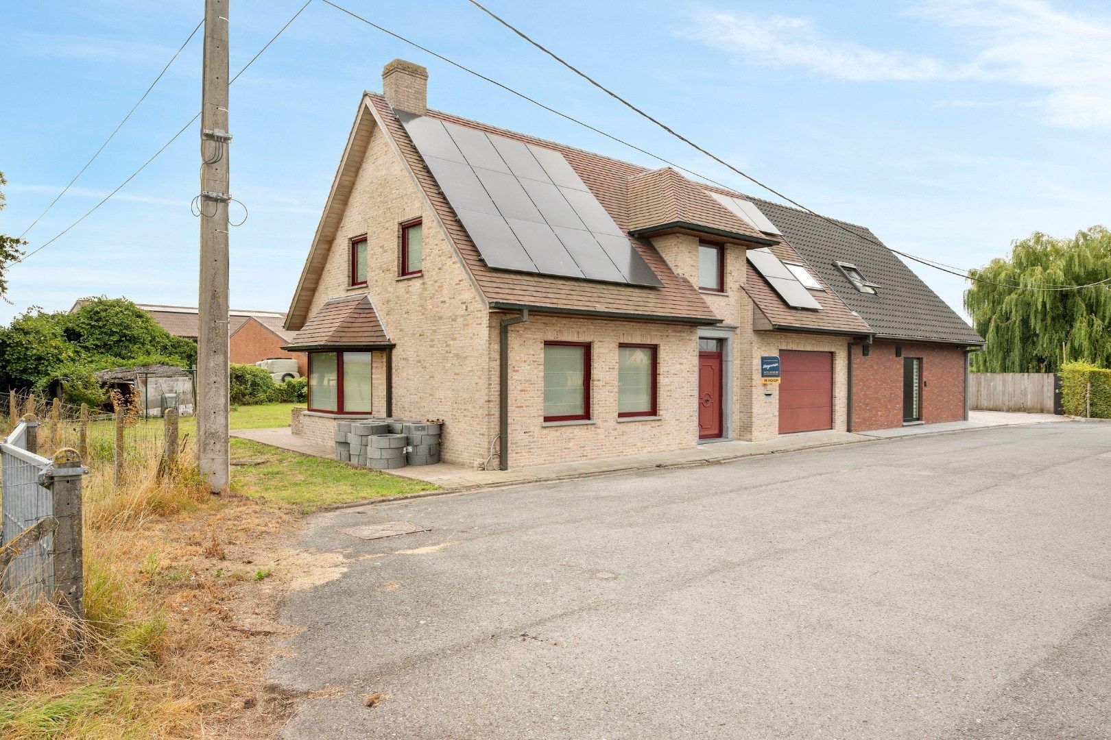 Recente halfopen woning met boomgaard in Ledegem foto 2