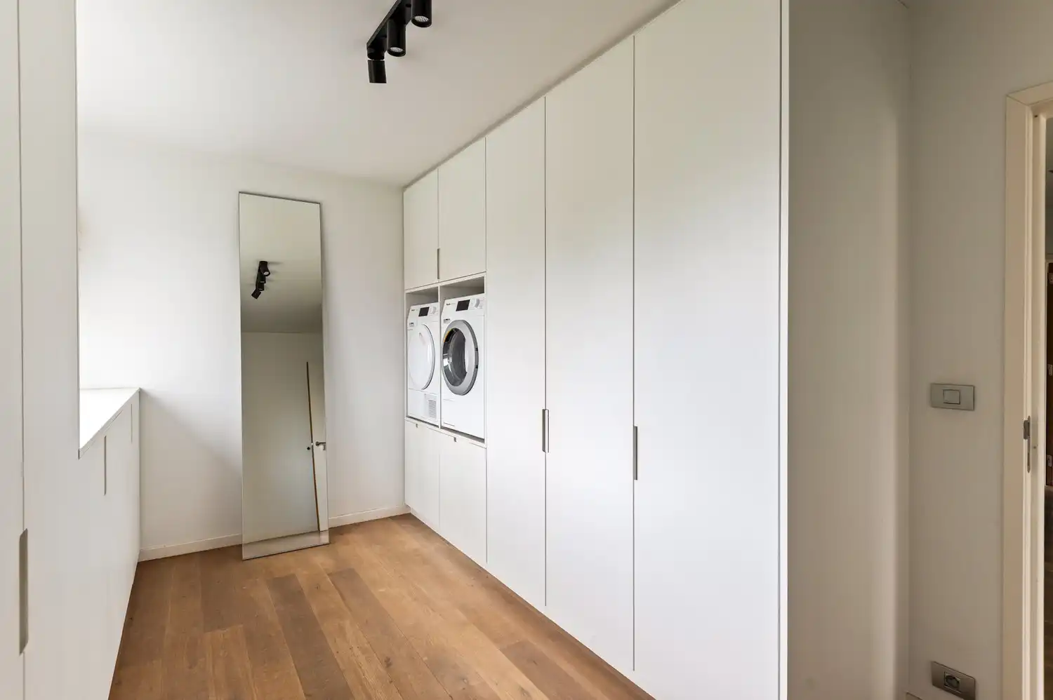 Ruime, exclusief afgewerkte woning met zwembad op Toplocatie te Berlaar foto 15