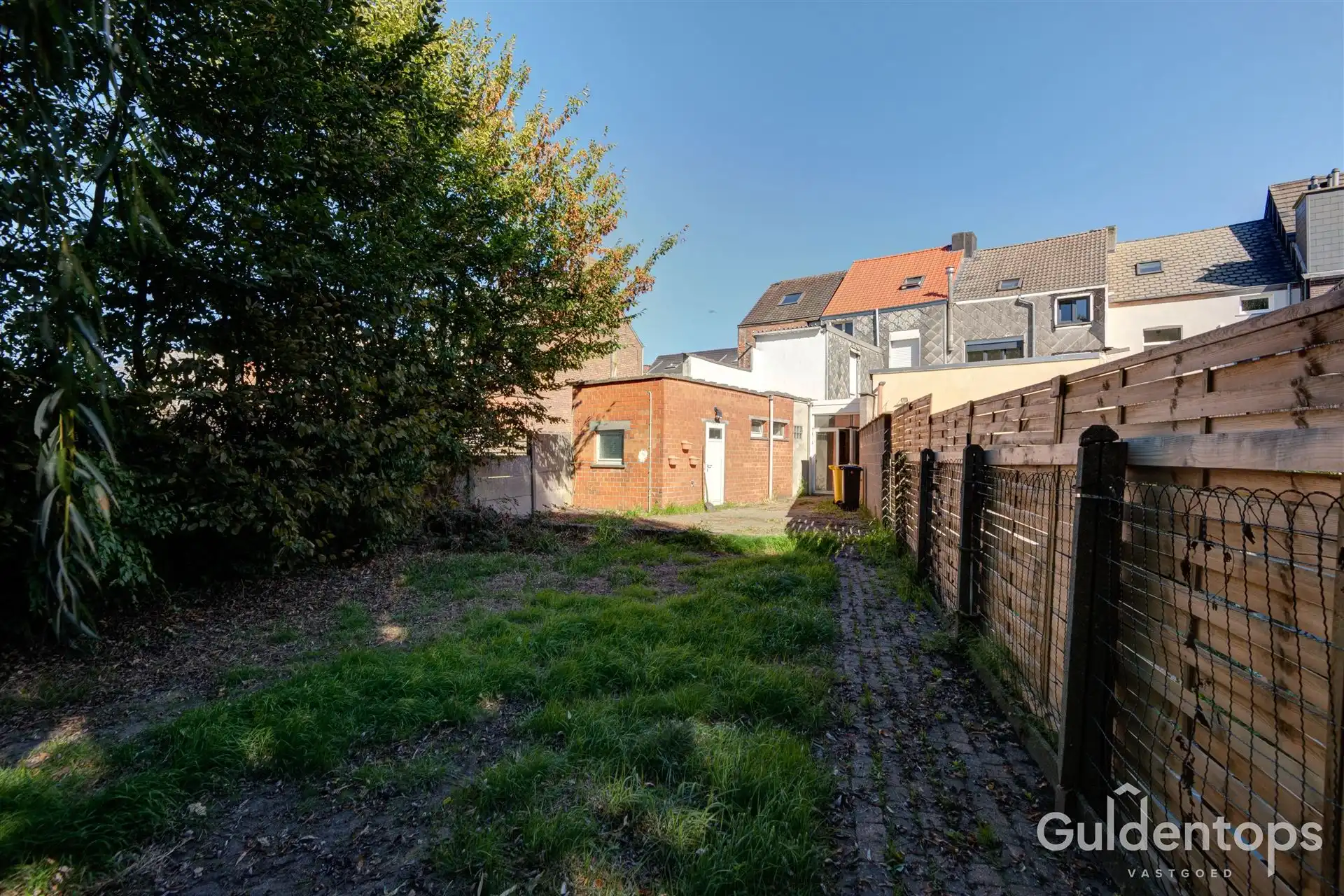 Te renoveren gezinswoning met 3 slaapkamers en grote tuin. foto 23