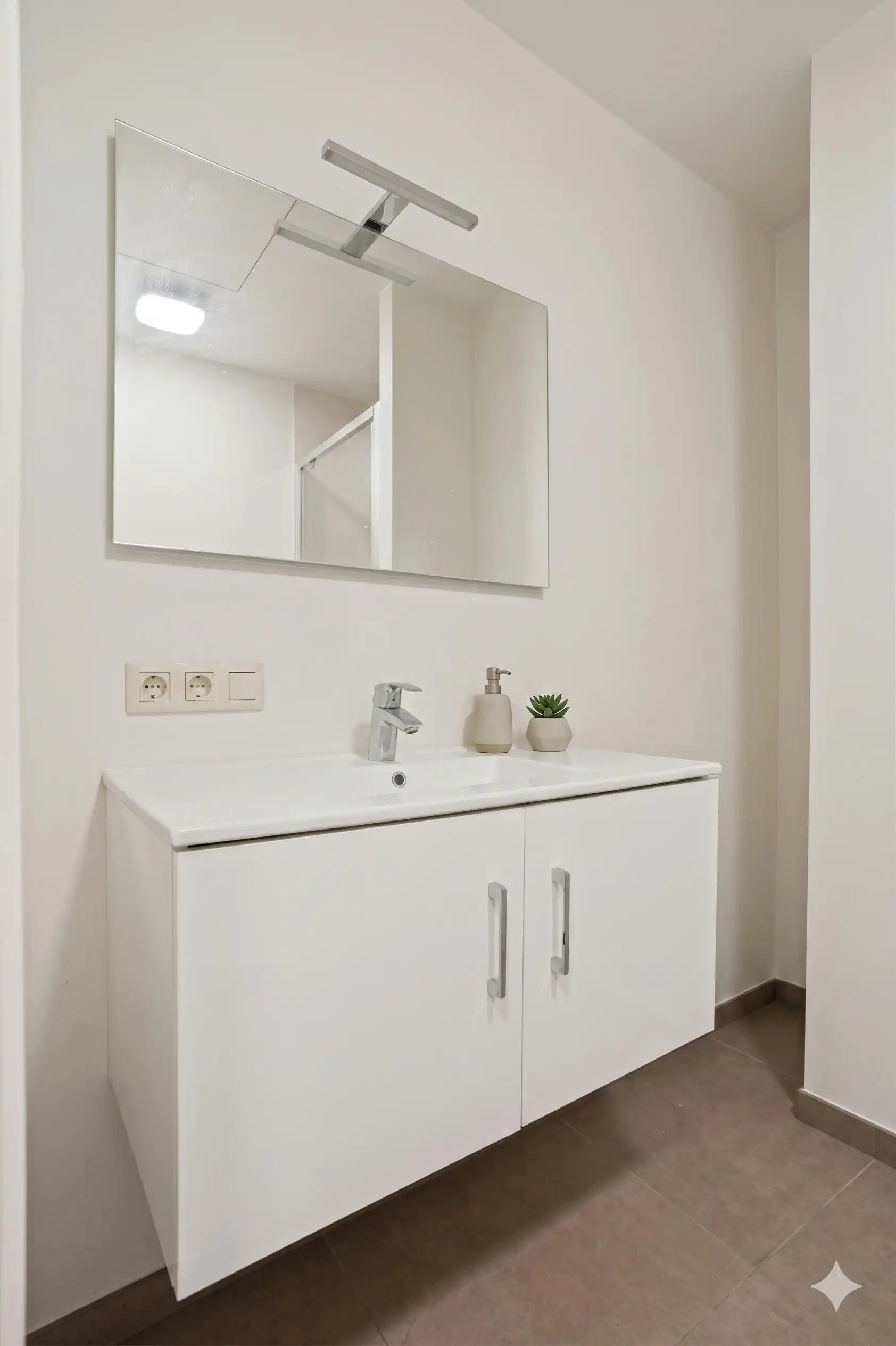 Instapklaar 2 slpk appartement met zonnige tuin en terras foto 7