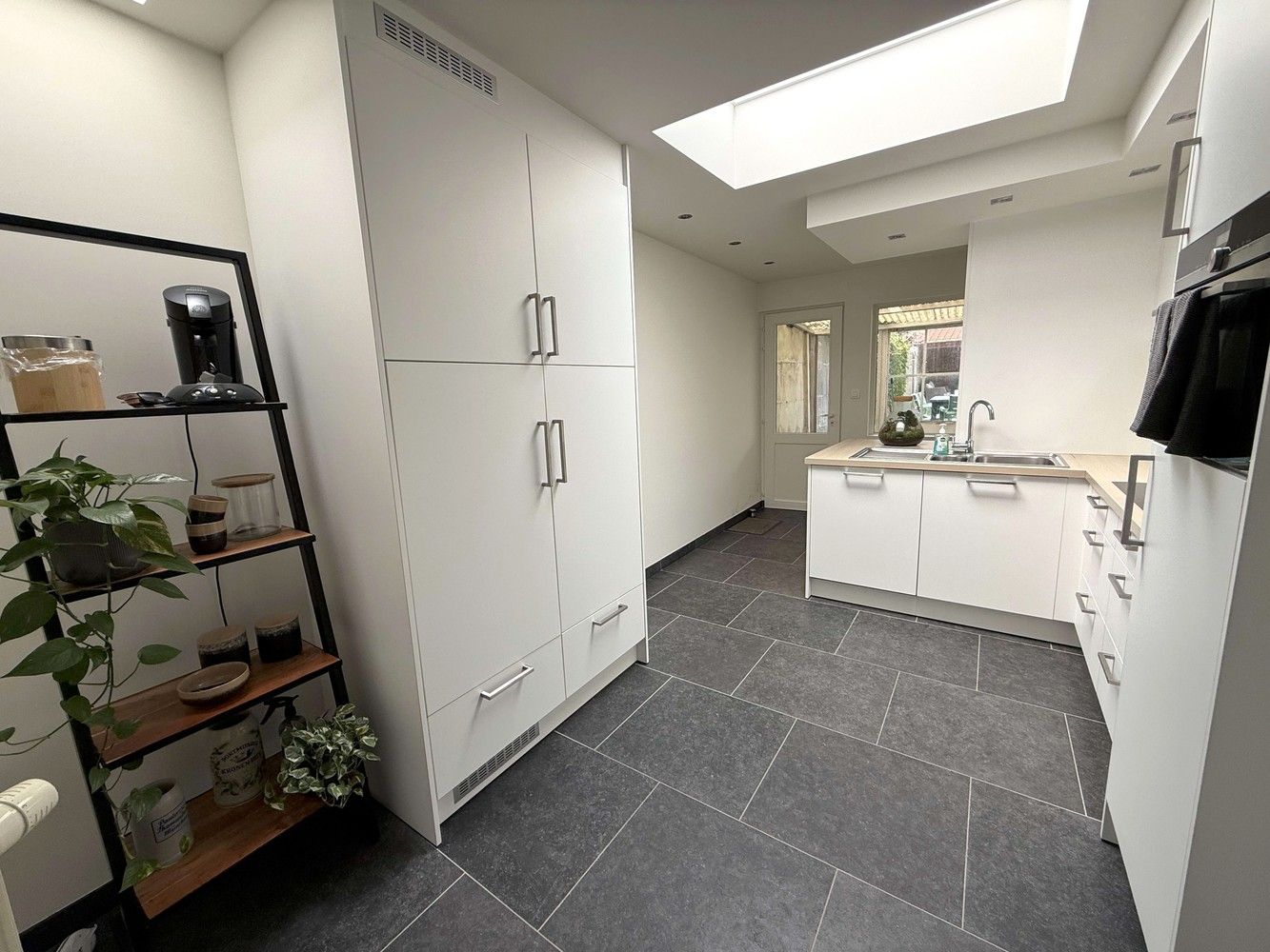Recent gerenoveerd en volledig gemeubeld rijhuis met tuin te huur foto 6