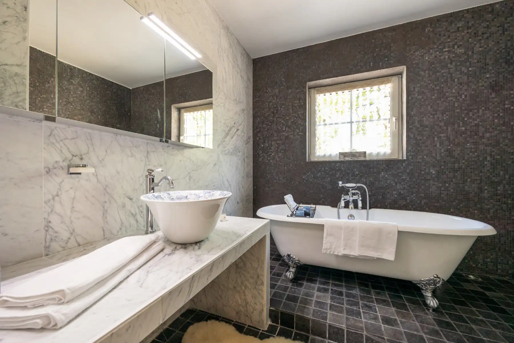 Exclusieve laagbouwvilla met binnen-en buitenzwembad foto 18