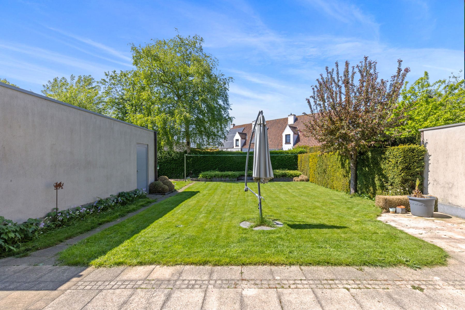 Ruime woning met nieuwe keuken, tuin & dubbele garage foto 11