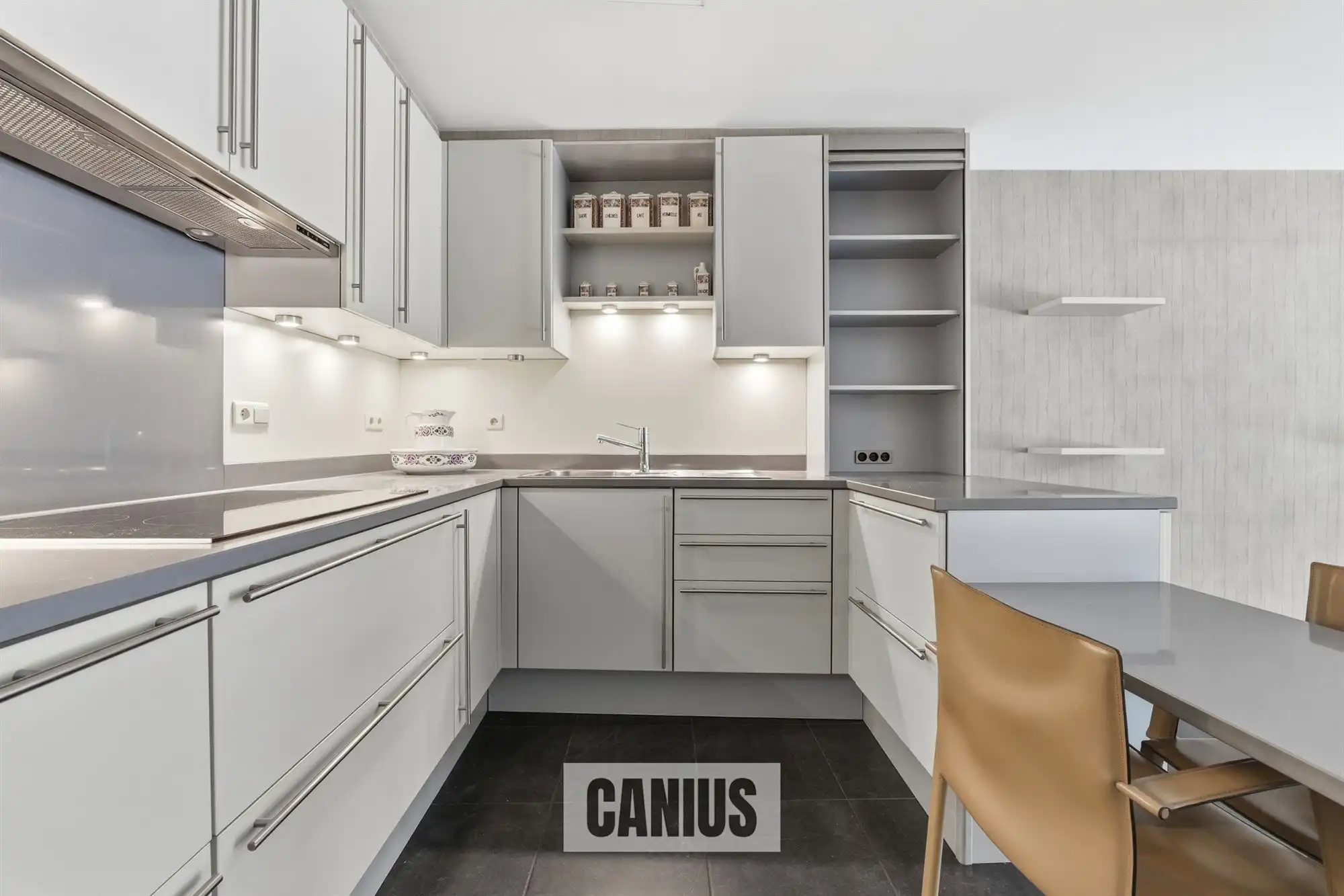 STIJLVOL GELIJKVLOERS APPARTEMENT MET DRIE SLAAPKAMERS foto 23
