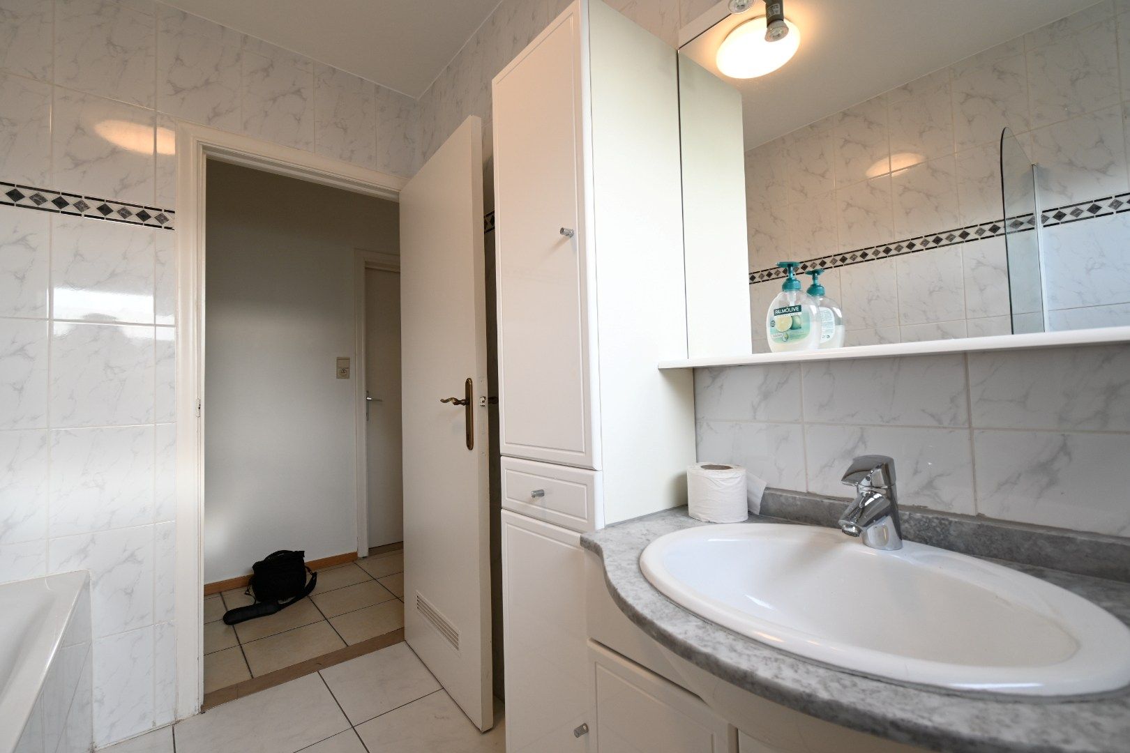 Degelijk appartement met 2 slaapkamers in centrum Hoeselt foto 14