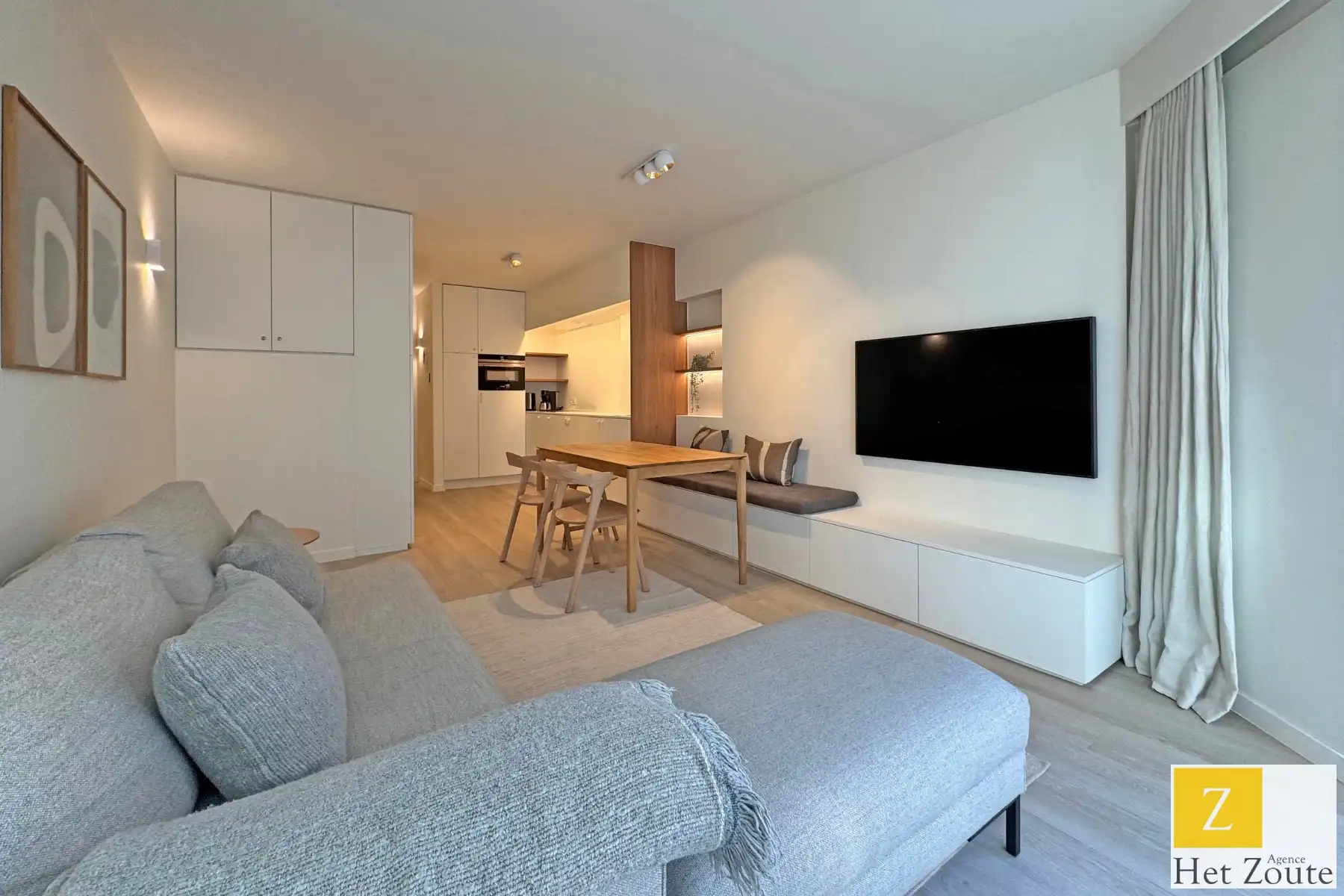 Charmant gerenoveerd appartement met zijdelings zeezicht foto 3