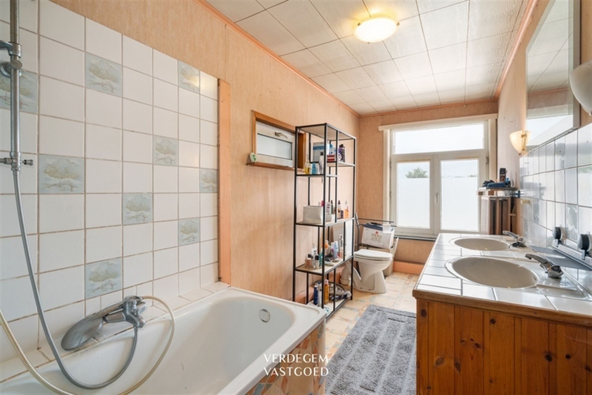 Halfopen woning met 3 slaapkamers, garage en perceel van 660m² foto 7
