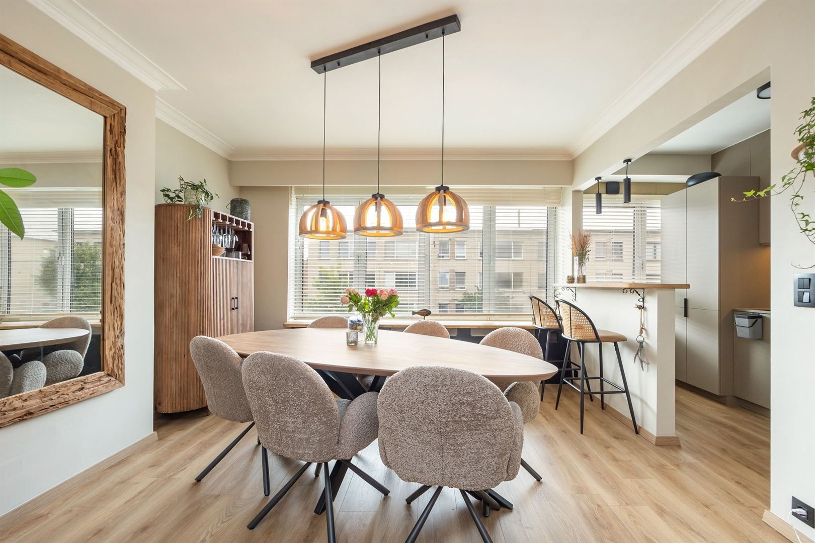 Gerenoveerd appartement (2024) met veranda foto 2