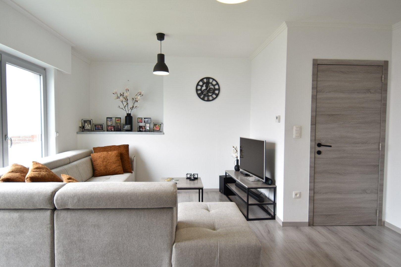 Verzorgde bel-etage met 3 slaapkamers, garage en carport te Lendelede foto 6