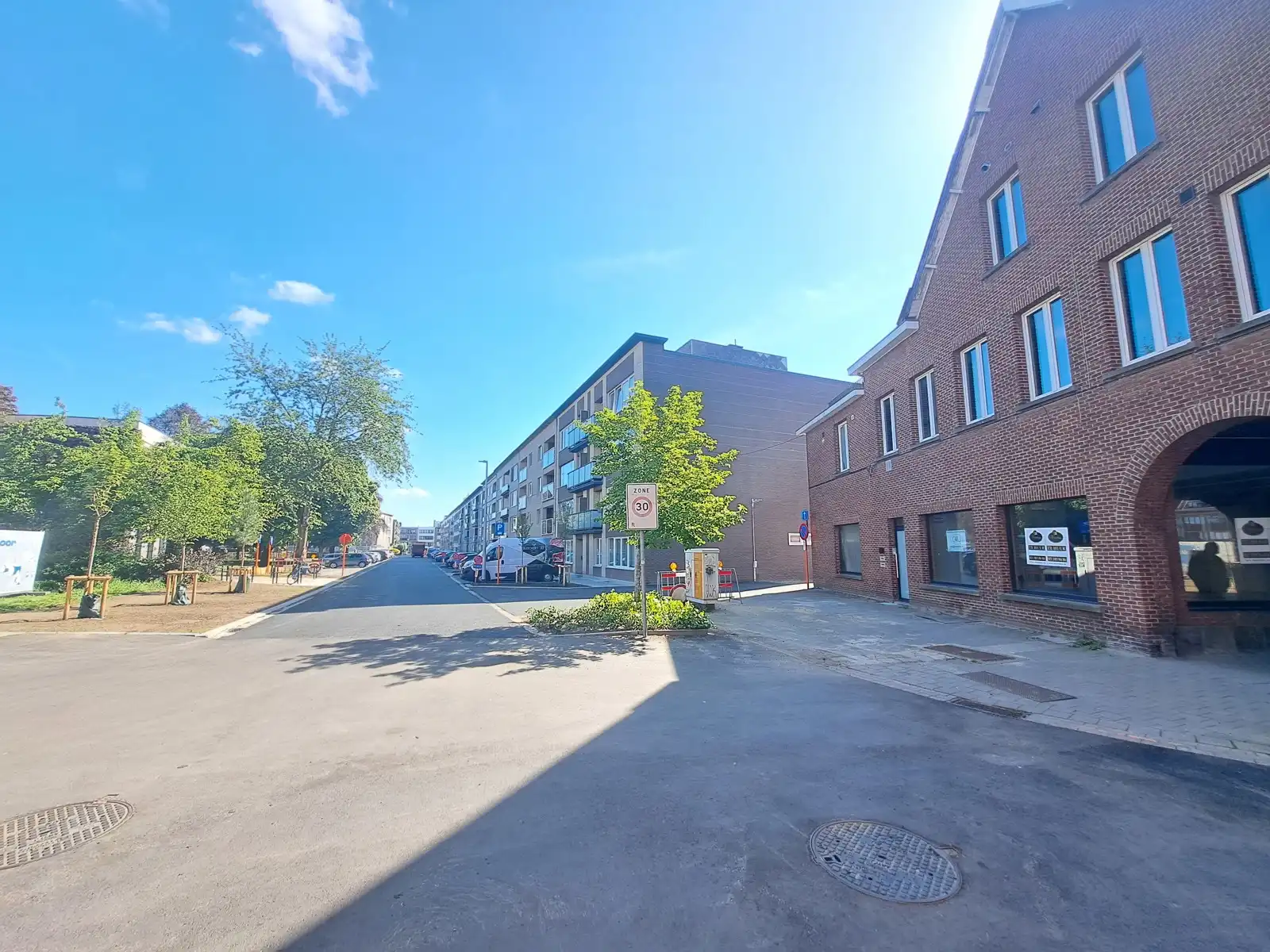 Ruim handelspand van ca. 165 m² op een commerciële locatie. foto 3