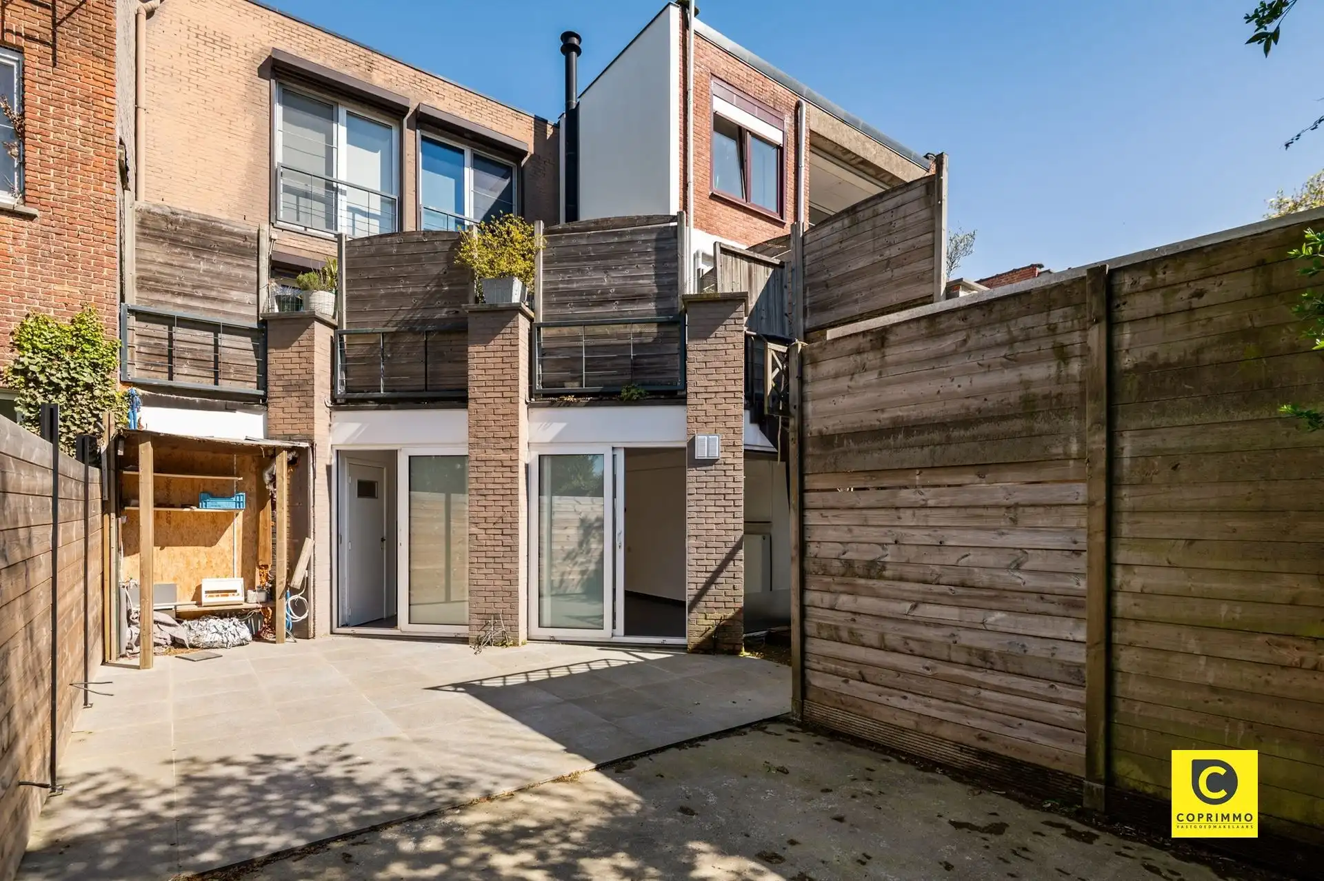 Op te frissen GLV met 1 à 2 slpks, tuintje & staanplaats! foto 12