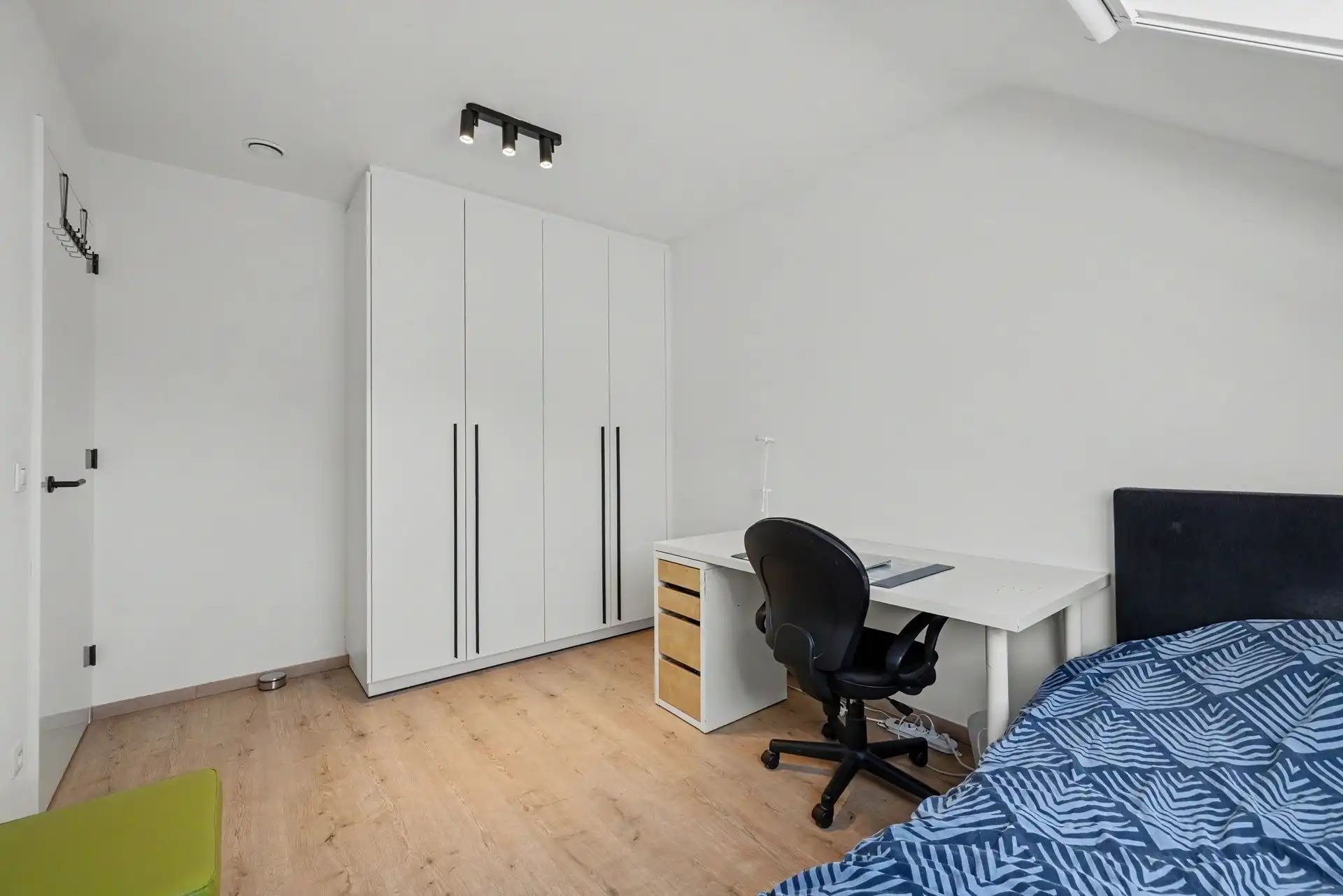 Ruime triplex woning met 3 slaapkamers en 2 parkeerplaatsen nabij het centrum van Stekene (159m²) foto 15