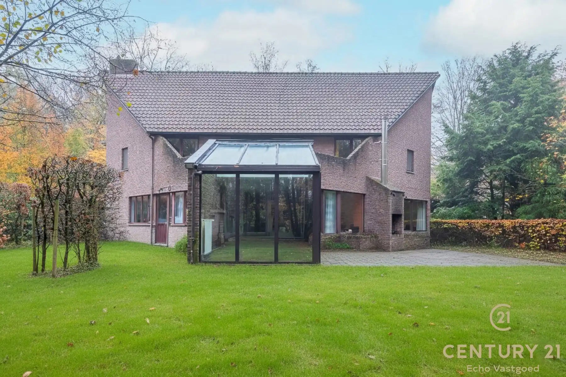 Ruime, unieke villa op royaal perceel in villawijk De Lint. foto 16